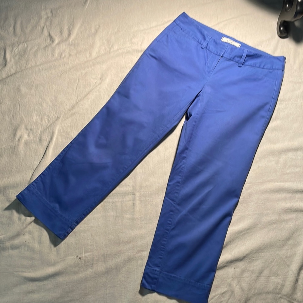 Loft blue cropped pants size 0, 2 front & back pockets